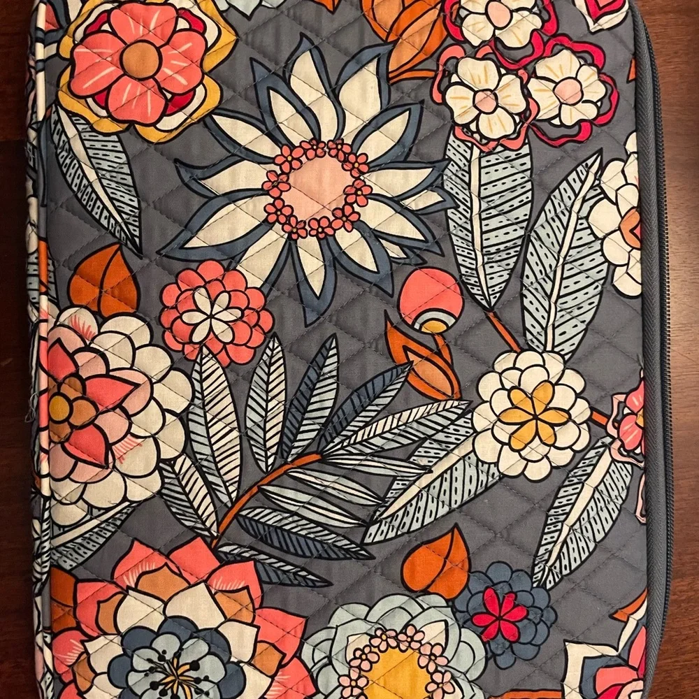 VERA BRADLEY Soft Sided Laptop/Tablet Case - Picture 2 of 6